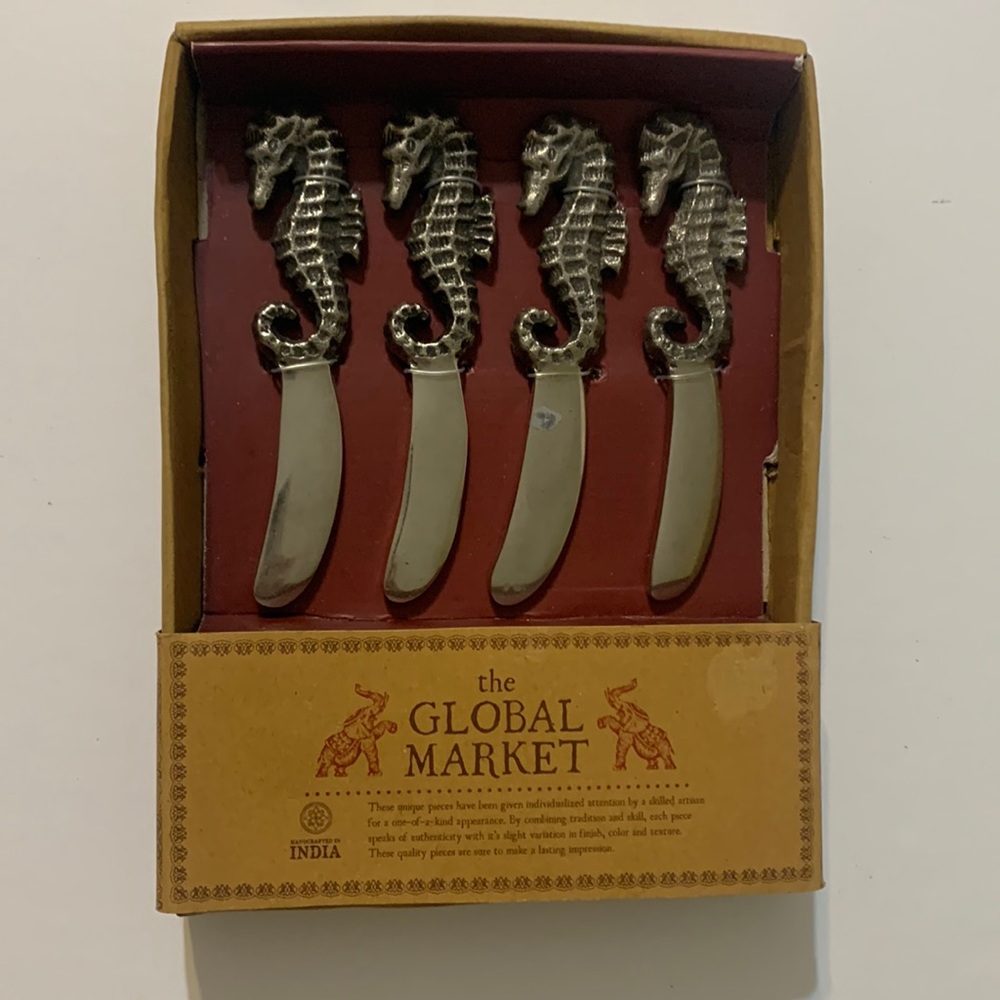 The Global Market Seahorse spreading Knife’s 1 has an imperfection the 3rd one